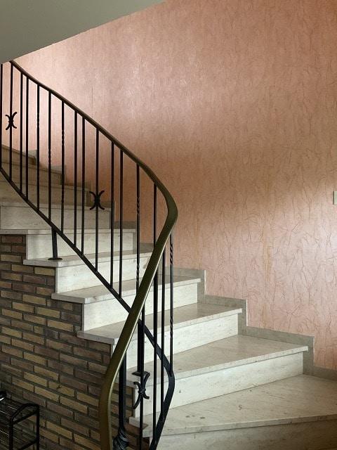 Innenansichten: Treppenaufgang zur DG Wohnung