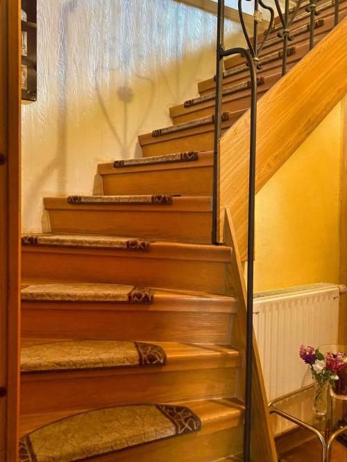 Innenansichten: Treppe ins OG