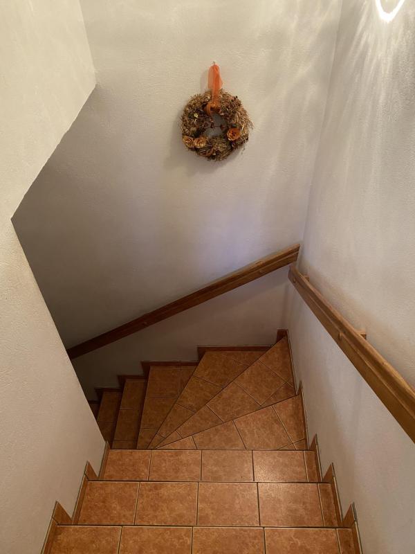 Innenansichten: Treppe zum Keller